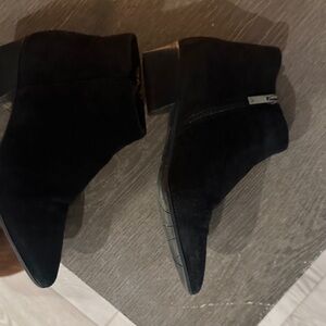 Aquatalia fuoco ankle Black Suede Ankle Bootie 6.5 luxe